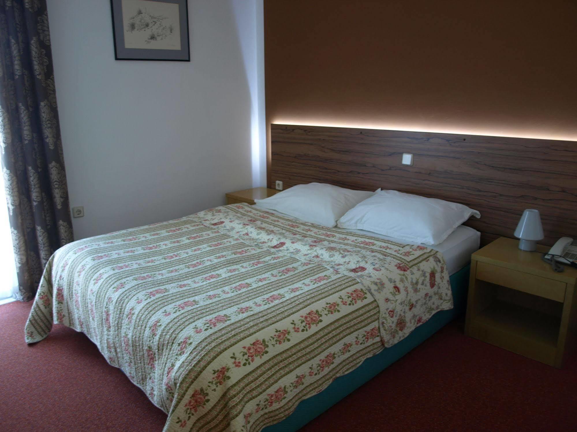 Hotel Podravina コプリヴィニツァ エクステリア 写真